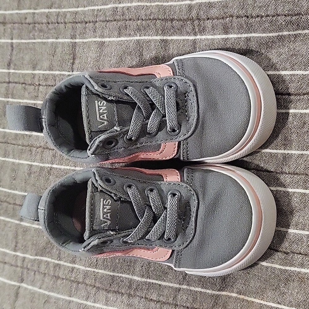Slip on gray and pink Vans